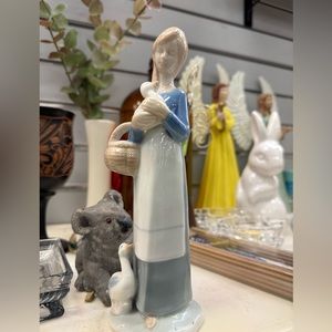 Lladro Figurine Girl With Goose Porcelain Collectable